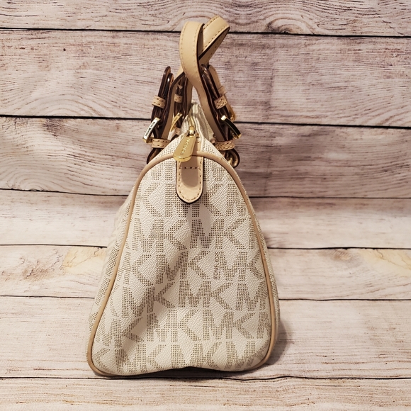 Michael Kors Signature Grayson - Picture 5 of 12